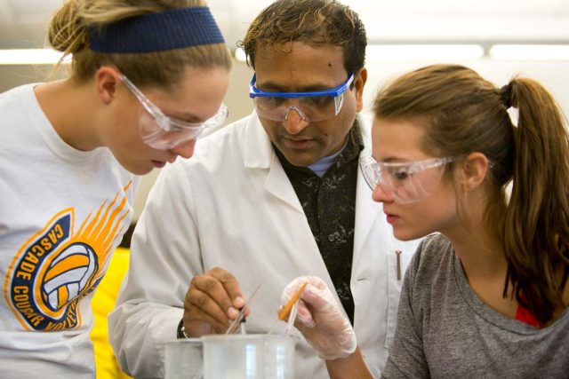 Clarke chemistry major students experimenting in class.