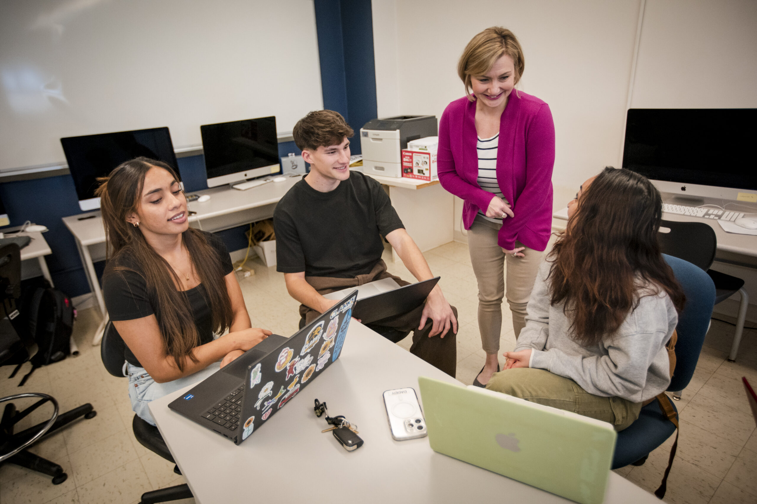 Instructor Chrissy Bartels works with students in the Communication Lab.