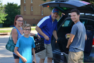 Family helping new Clarke student move in
