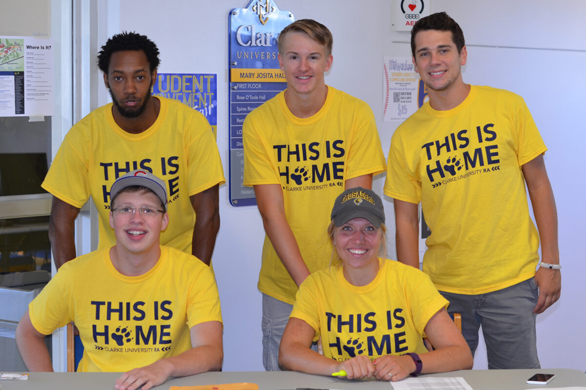 Clarke students participating in Connect Move in weekend - Full Size