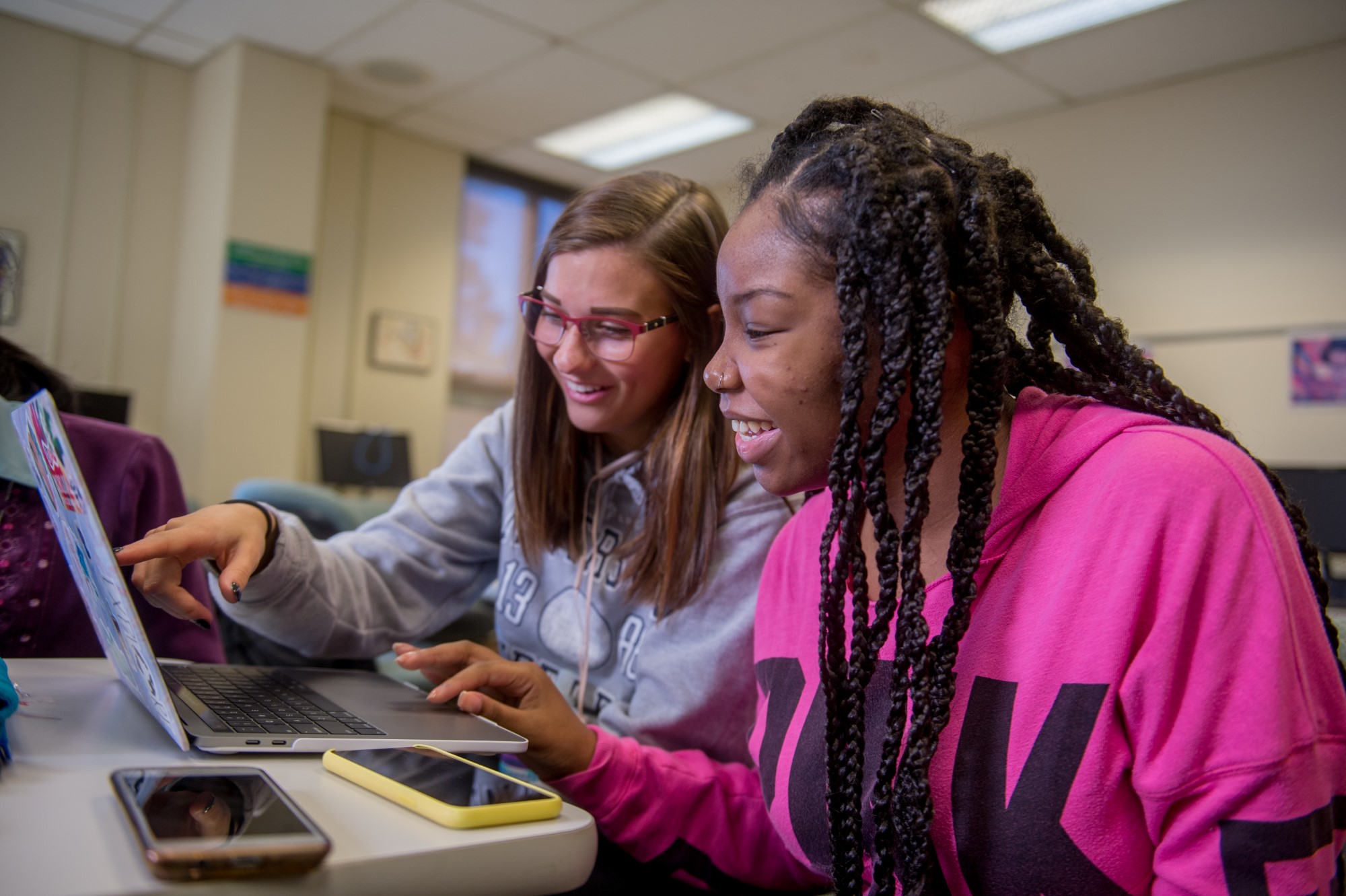 Clarke University English Major students collaborating on a project.