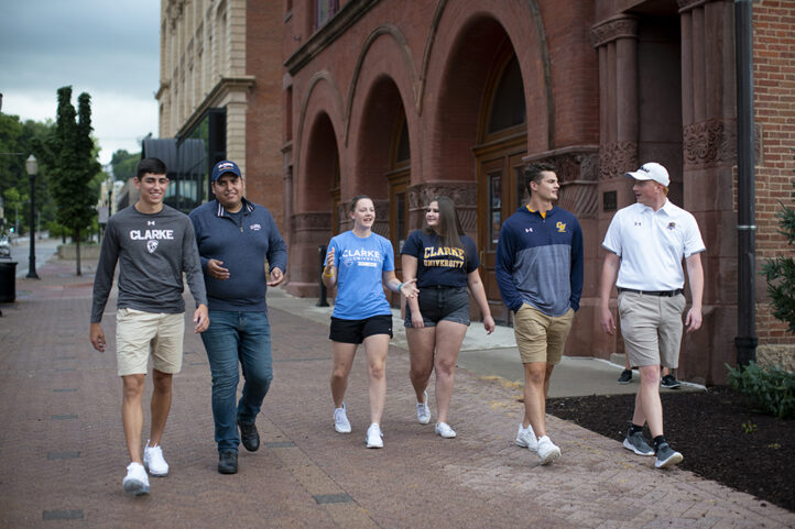 transfer students walking in dubuque